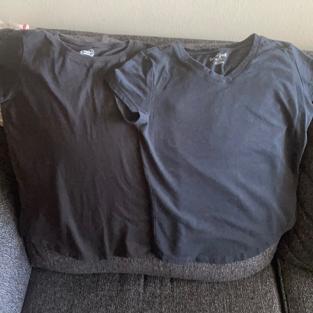 2 black Ts